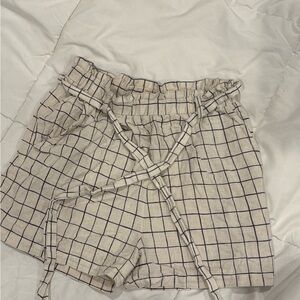 Chic Grid Patterned Shorts